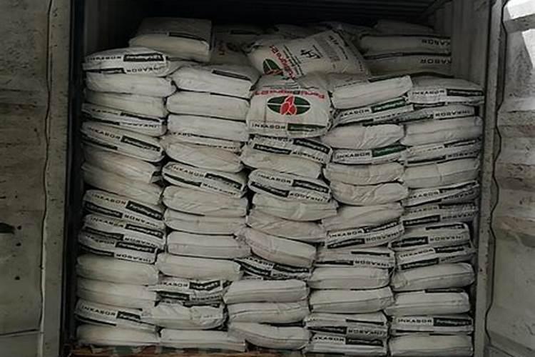 小麦上喷施硼肥有什么好处？拔节孕穗期喷2次,籽粒饱满能增产