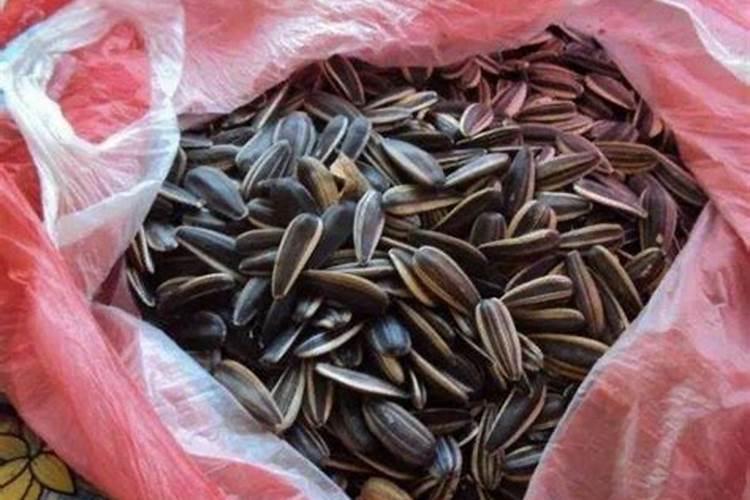 一般年份大樱桃树一年浇几次水好？什么时候浇水好？