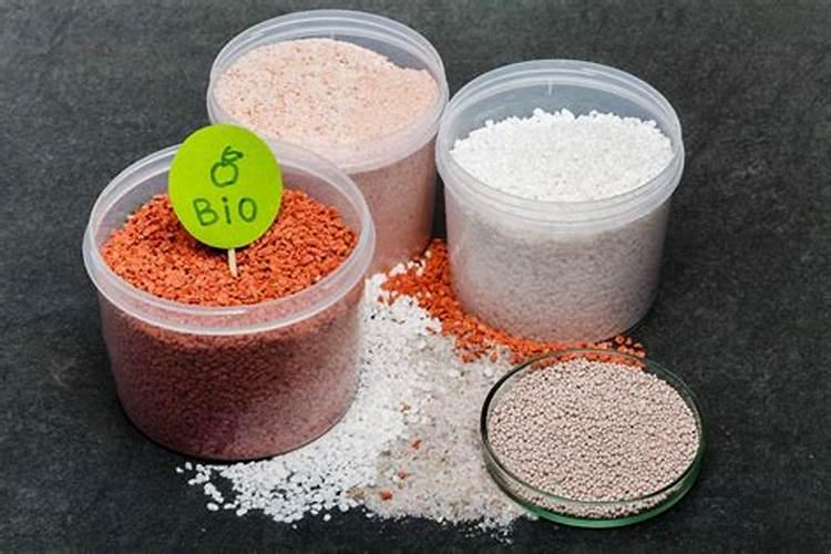 农作物应该怎样施用尿素？尿素正确施用方法!