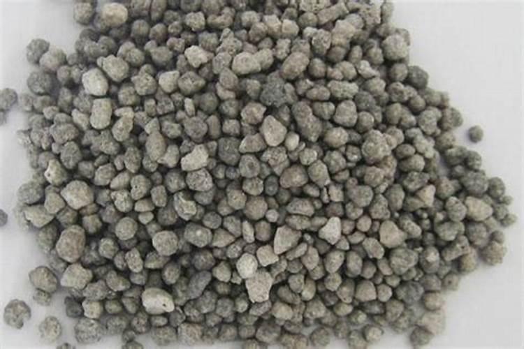 天冷了,温室大棚黄瓜喷什么叶面肥使瓜秧根发的快？