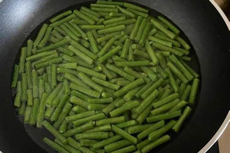 二年花椒幼树施什么叶面肥？