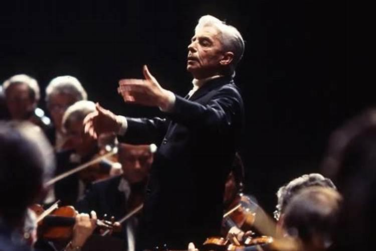 草莓用什么肥料减少畸形果,结果多？草莓专用叶面肥,大棚草莓温度管理