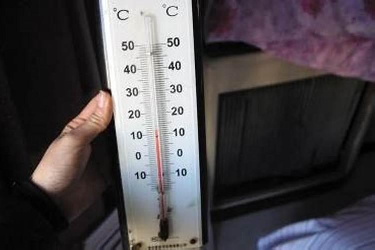 碳纤维是碳单质吗？