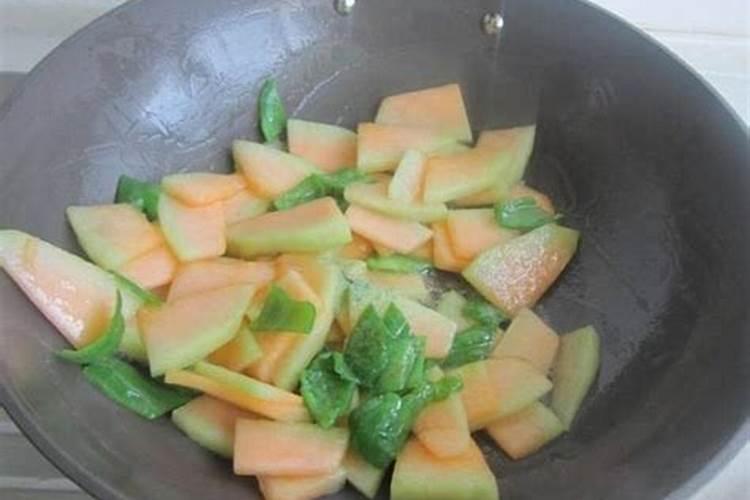 哈密瓜皮能吃吗 哈密瓜皮可以吃吗