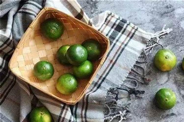 在给花卉使用叶面肥的时候需要注意什么？