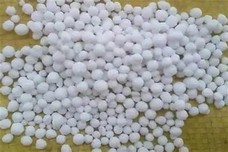 水溶肥直接撒在土表面行吗,会不会造成肥料浪费或烧苗？