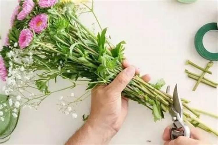 百合花水里加什么延长鲜花