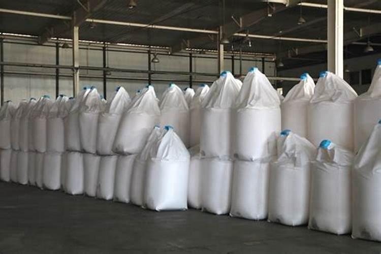 草莓苗新叶片上有红点,怎么回事？(如图)