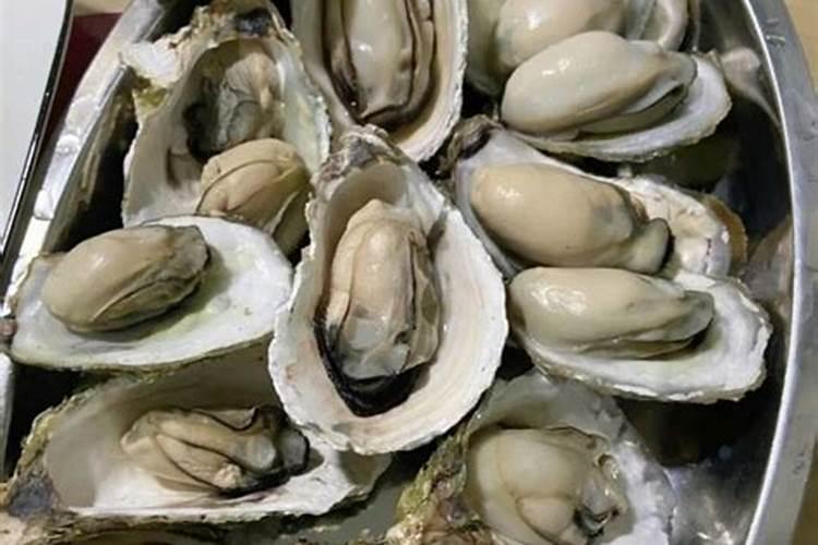 虾塘撒尿素是晴天好还是阴天好？