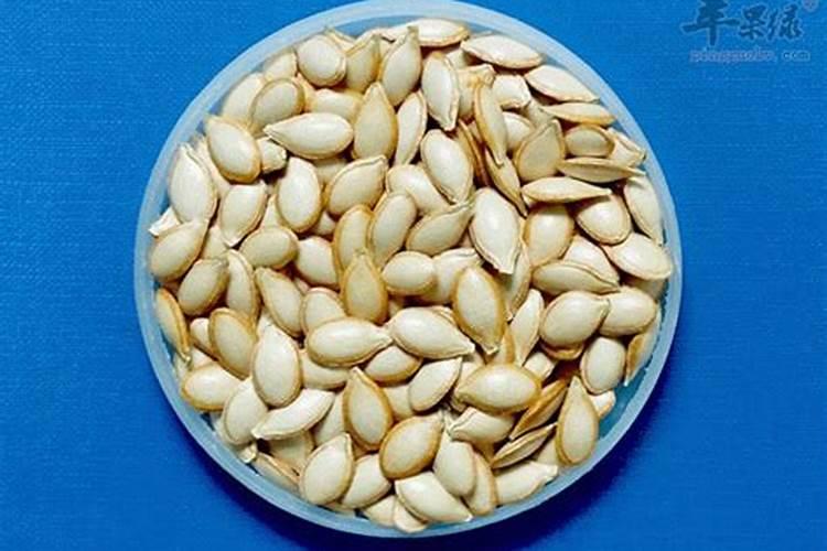 伊贝诗深海藻肌底保湿眼部精华液的功效有哪些？