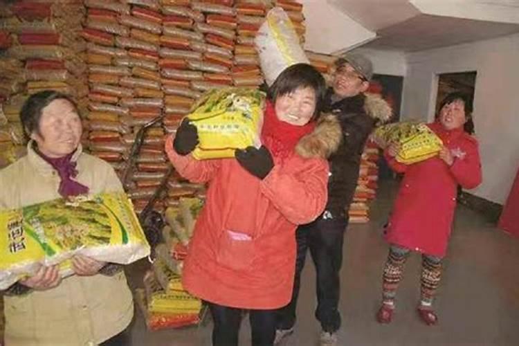 西红柿果实膨大和转色期一亩地需要氮磷钾多少？是不是有标准？