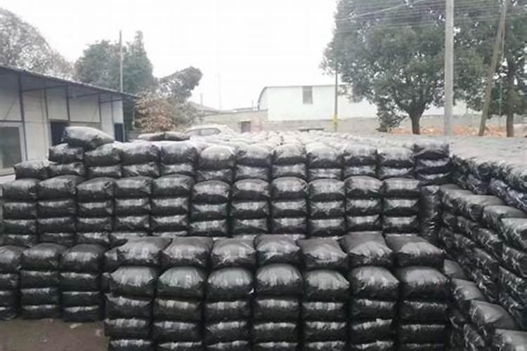 想给苹果树施肥,把有机肥和复合肥埋在同一个坑里可以吗？