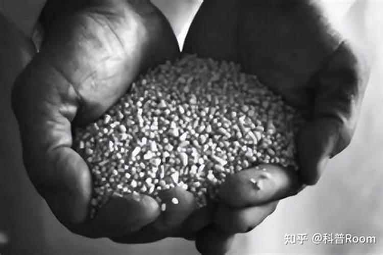 硝酸铵是一种常用的氮肥 其在储存和使用过程中的注意事项及理由是什么...