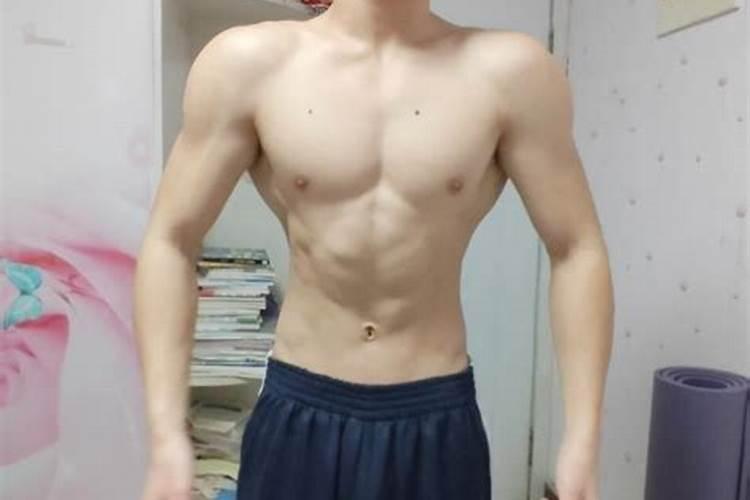 肌肉男的训练方式有哪些呢？