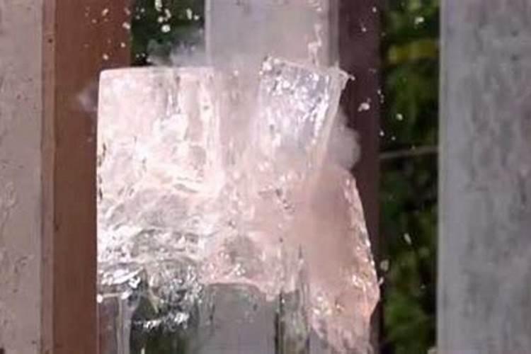 让水三秒就转变成冰块,具体该怎么做？