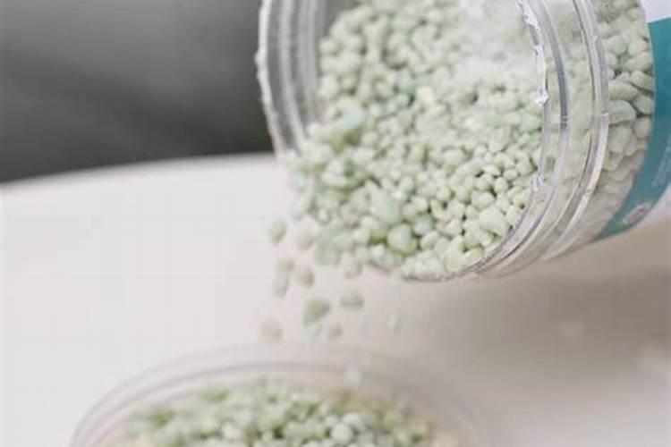 菜地里被人投放了强碱应该怎么处理土壤？