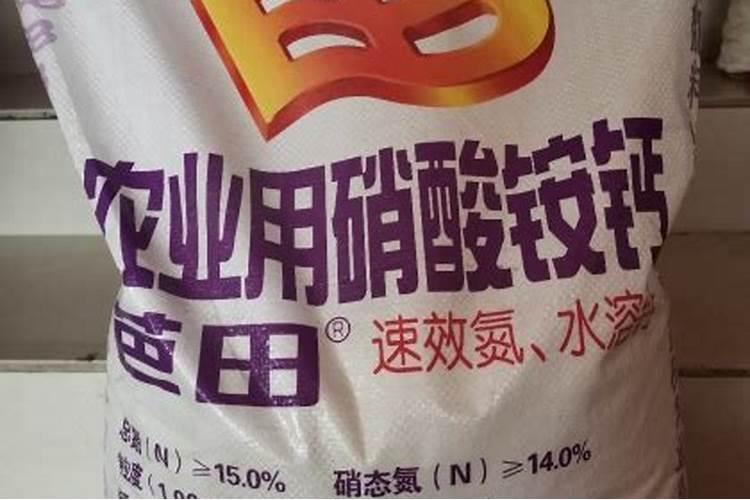 玉米大喇叭口七 使用飞机。喷施尿素一亩地使用多少？