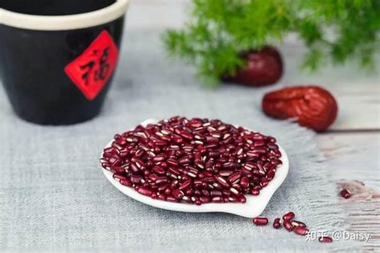 红小豆生长期需要喷施什么肥料？