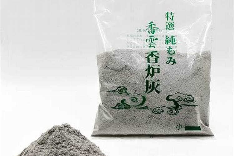 请问拜神的香灰可以放进花盆里吗？