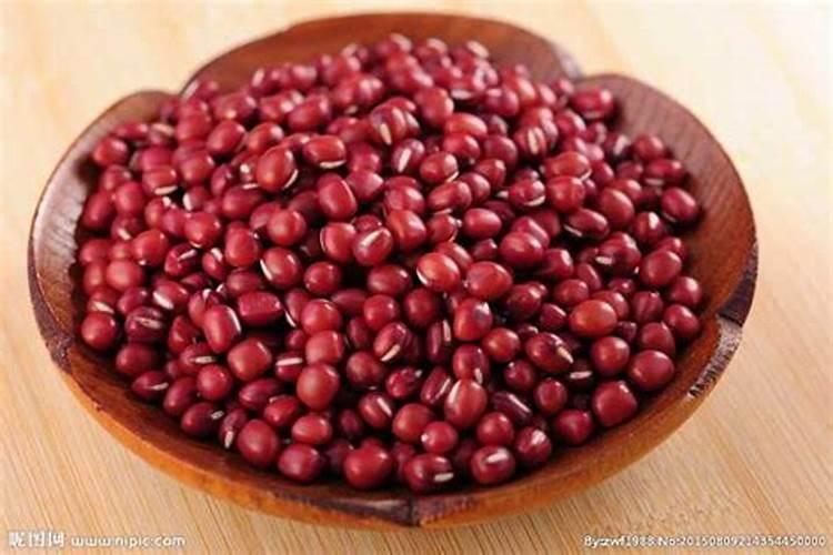 红小豆生长期需要喷施什么肥料？