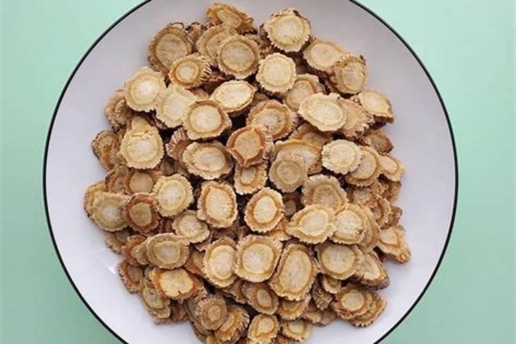 我是头年春季种的防风,第一次种植,现在出晚吗,开花一个多月了