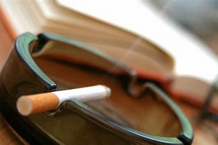 尿素喷洒到烟叶上是怎么样的？