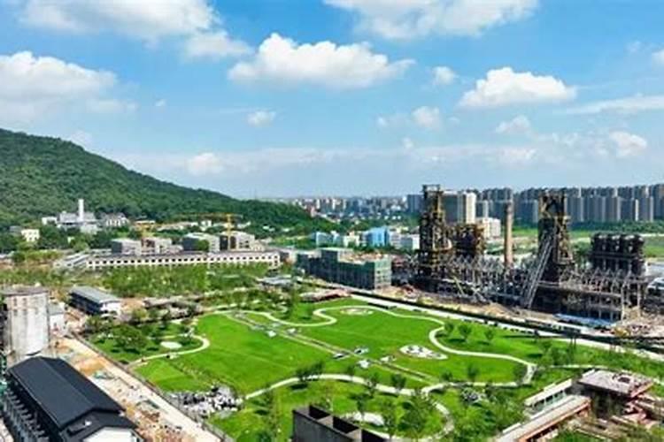 草坪施尿素肥的方法