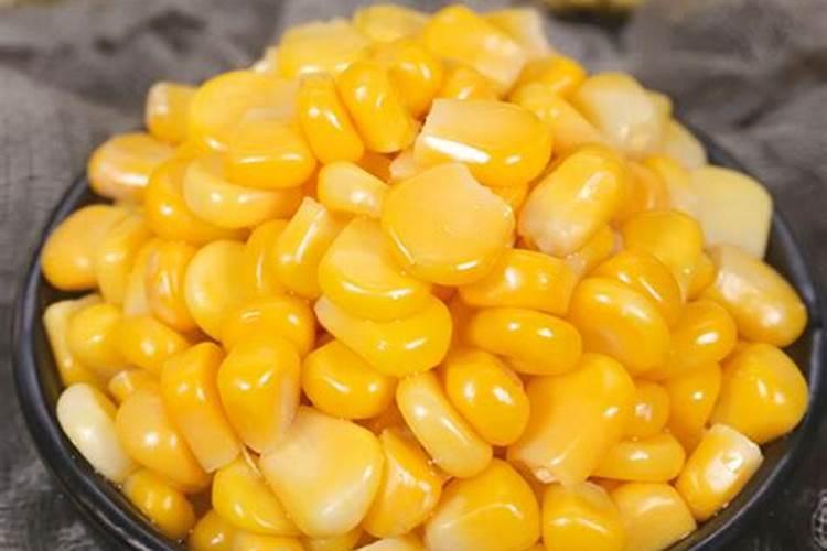 一百斤玉米里放1斤酒曲,两斤玉米里需要放多少酒曲？