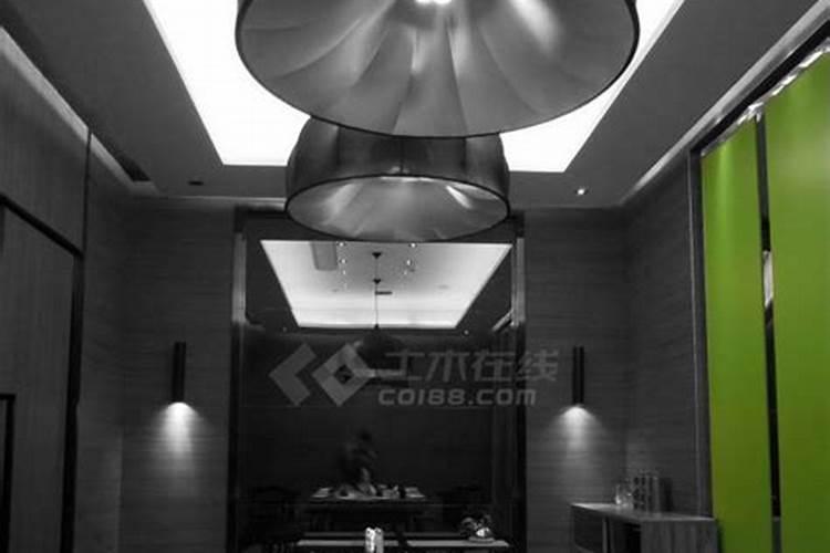 怎么辨别幸福树蔫了是水多还是水少？