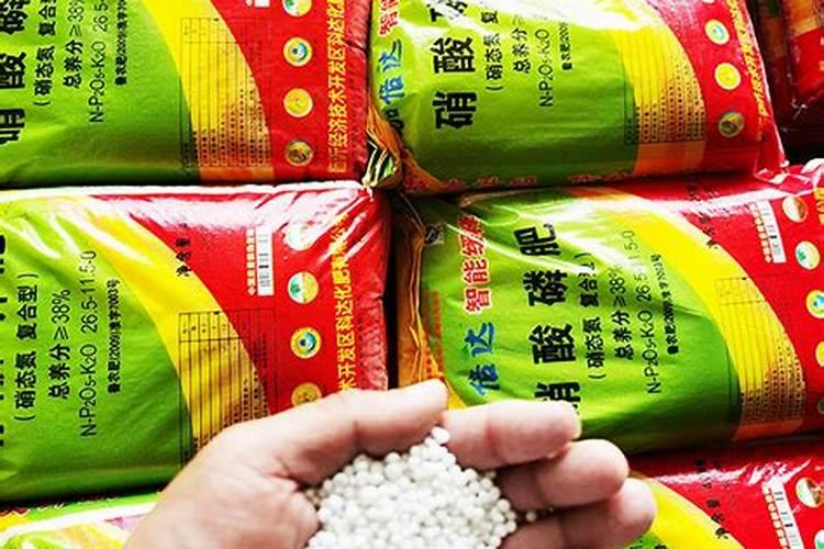 芹菜间苗后冲什么肥料