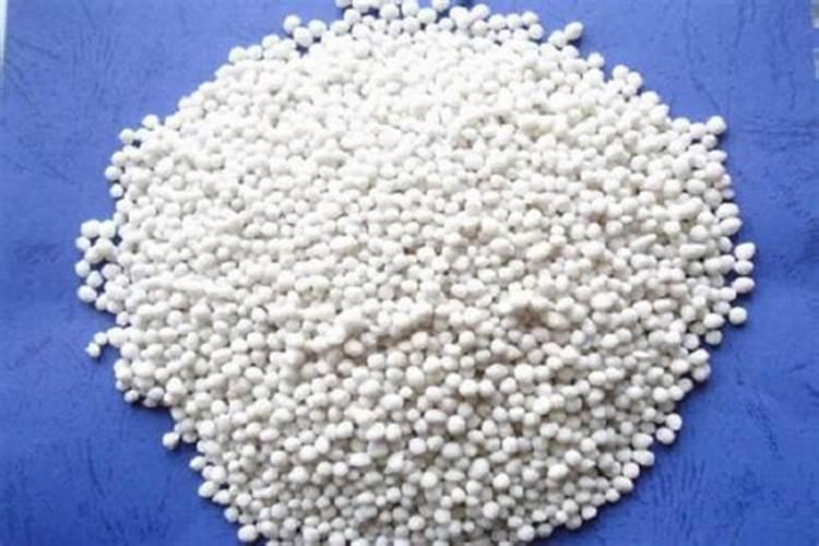 复合肥是撒表面还是埋土里