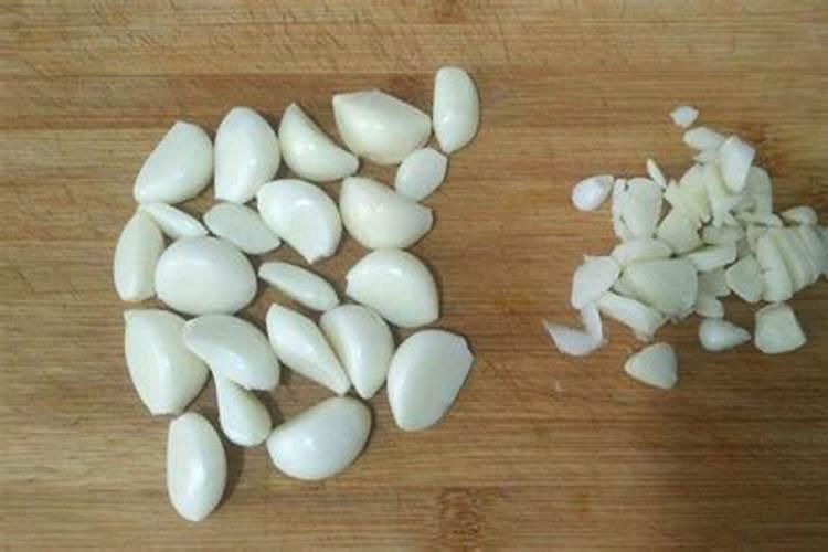 大蒜皮怎么做花肥