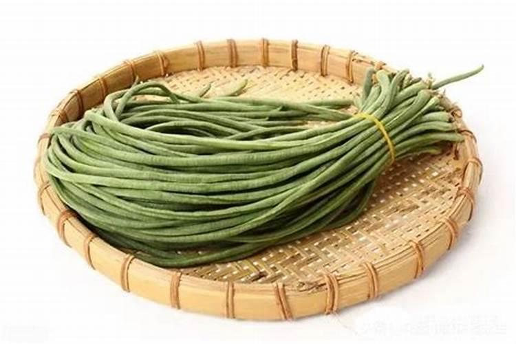 豇豆卷叶能打叶面宝吗？