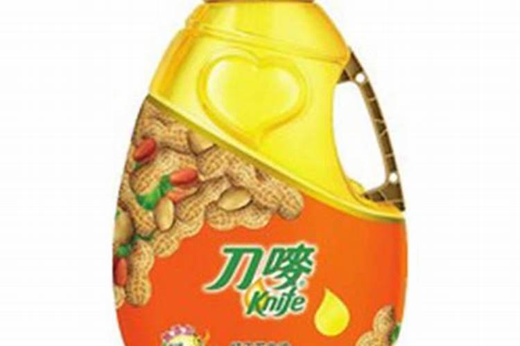 温棚西红柿是搭架好还是吊绳好