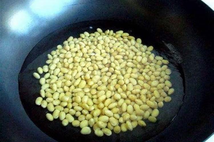 黄豆泡水浇花是生的好还是煮熟好