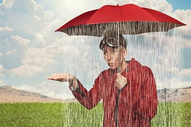水泥地面浇好多久下雨没有 下雨多久才能在水泥地面上走路？