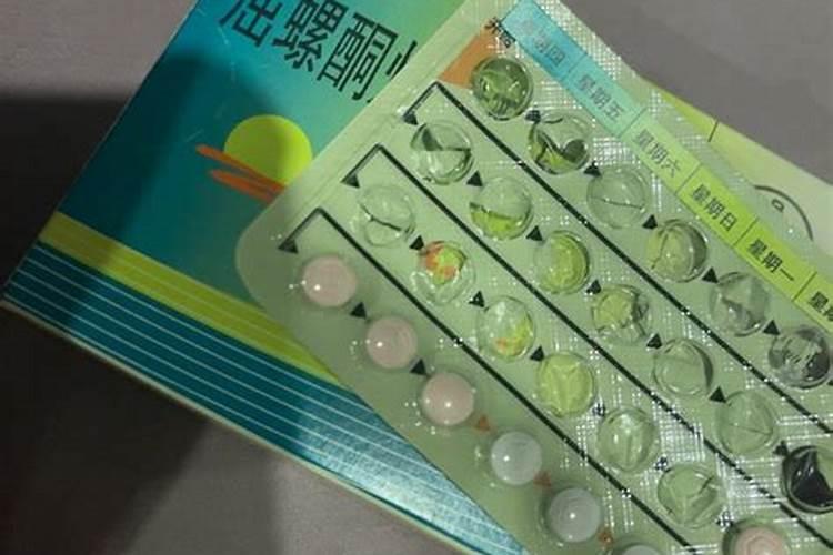 平安树已经养了一年,从花卉市场买的。但是一直不长新叶,是什么原因？是 ...