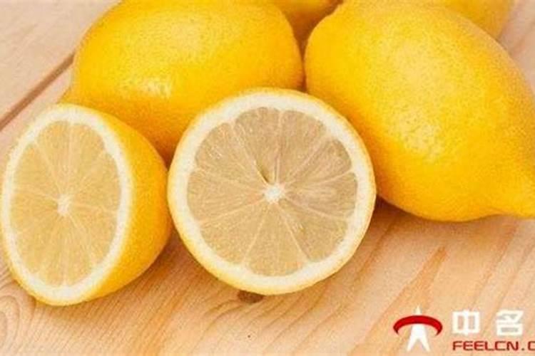 水里兑点柠檬汁,直接灌土里,花叶长得都旺盛了