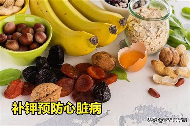 金枝玉叶进入夏天叶片越长越瘦是什么原因