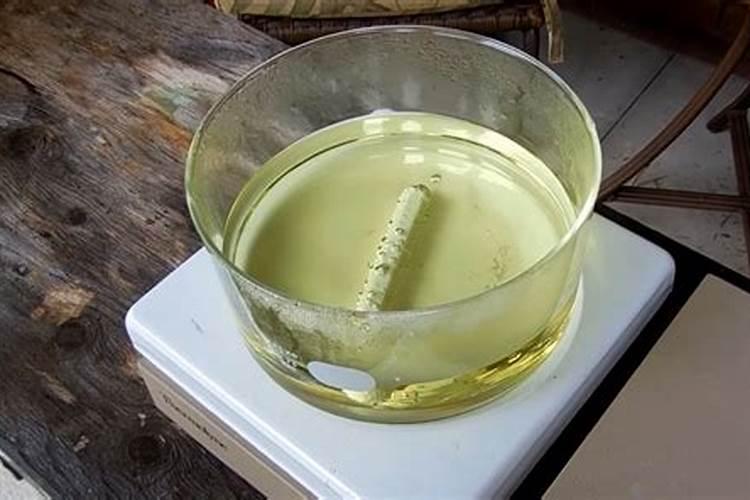 ...他把那些纸屑少了烧成灰,想拿到田里当肥料下田,这好吗