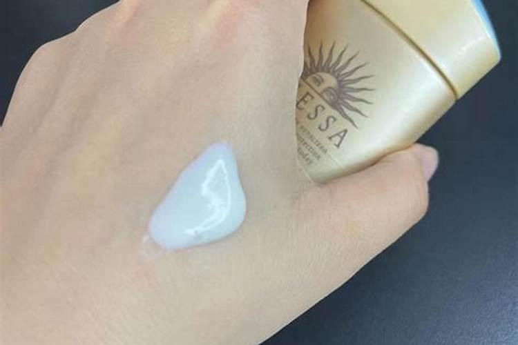 伊的家活动期推新品:胶原蛋白三肽透明质酸钠