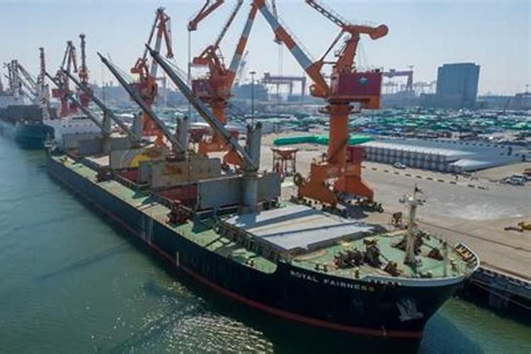 一艘2万吨的船可以装多少钾肥呢