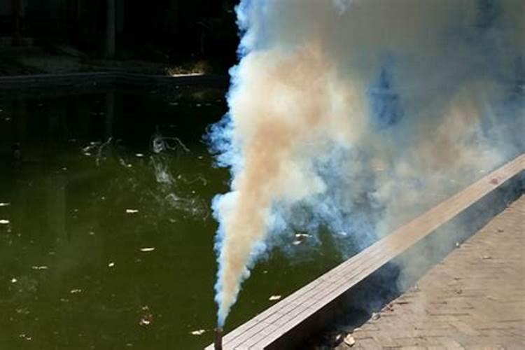 烟花爆竹里的火药时间应该是酸性？可以做花肥吗？