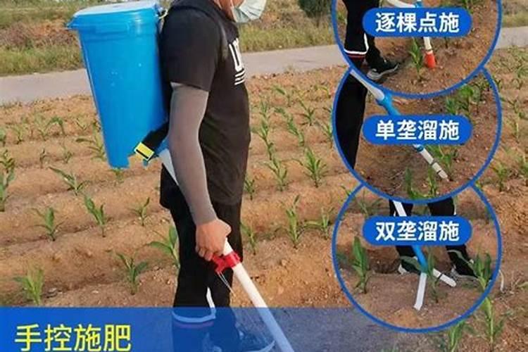 男子发明施肥不用弯腰的小妙招