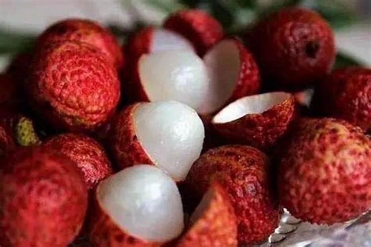 为了保证荔枝产量和品质的提高,该怎样正确施肥？