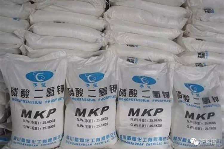 1斤能顶40斤尿素,3天叶片就变绿,这样的叶面肥自己就能配