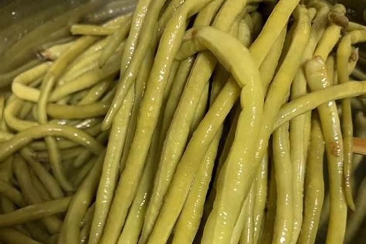 豆角出现卷叶,黄叶怎么回事？ 种植前有过没腐熟的鸡粪,还有出苗后,用过...