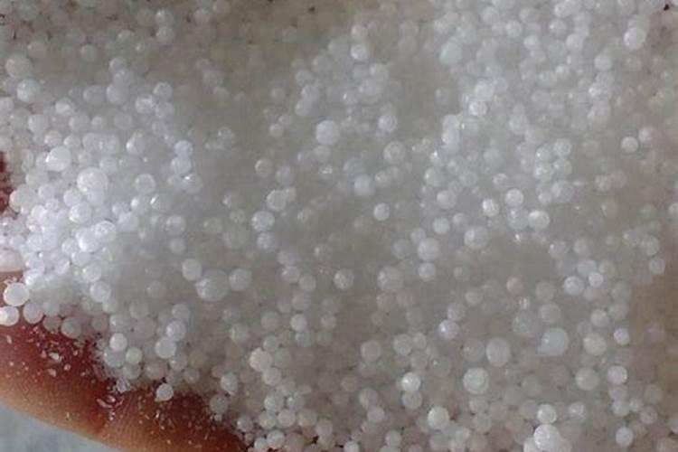 复合肥和尿素的区别 复合肥和尿素可以混合用吗