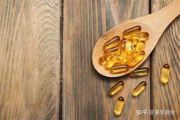 许多对象鱼的鱼饵中都含有小麦蛋白,使用小麦蛋白的注意事项是什么？