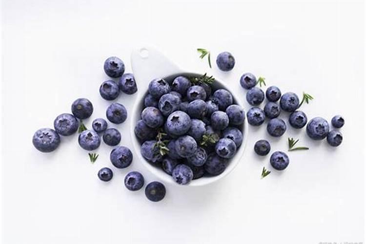 蓝莓上的白霜越多越好吗 蓝莓上的白霜能吃吗